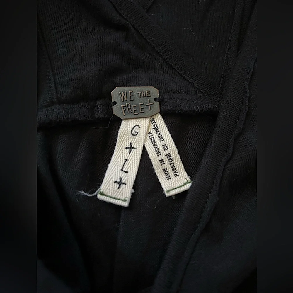 Free lot people jacket, tank top, and sweater bundle sizes M/L - Picture 2 of 4